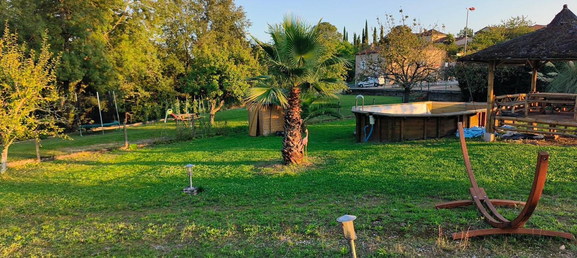 Bed and Breakfast Vegetal Jungle Blaye-Les-Mines Exterior foto